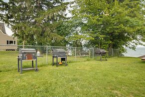 Flamingo Geneva Getaway: Steps to Lake Erie!