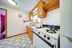 Flamingo Geneva Getaway: Steps to Lake Erie!