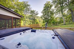 Bakersville Sanctuary w/ Stunning Scenery, Hot Tub