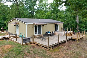 Buchanan Home w/ Deck, 4 Mi to Paris Landing!