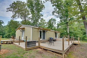 Buchanan Home w/ Deck, 4 Mi to Paris Landing!