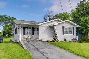 Pet-friendly Berryville Home: Walk to Main Street!