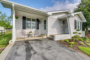 Pet-friendly Berryville Home: Walk to Main Street!