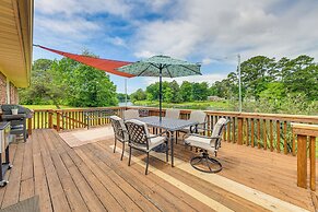 Riverfront Virginia Home - Dock, Fire Pit & Kayaks