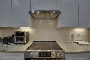 Grand Prairie Gem w/ Yard ~ 5 Mi to At&t Stadium!