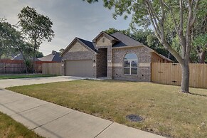 Grand Prairie Gem w/ Yard ~ 5 Mi to At&t Stadium!