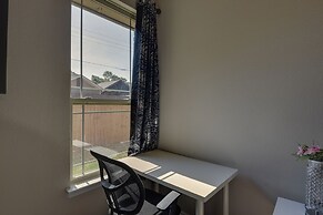 Grand Prairie Gem w/ Yard ~ 5 Mi to At&t Stadium!