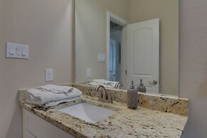 Grand Prairie Gem w/ Yard ~ 5 Mi to At&t Stadium!