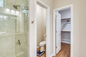 Grand Prairie Gem w/ Yard ~ 5 Mi to At&t Stadium!