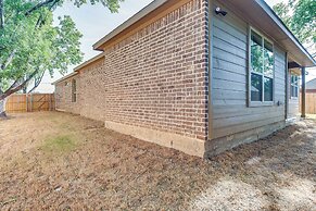 Grand Prairie Gem w/ Yard ~ 5 Mi to At&t Stadium!