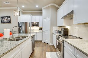 Grand Prairie Gem w/ Yard ~ 5 Mi to At&t Stadium!