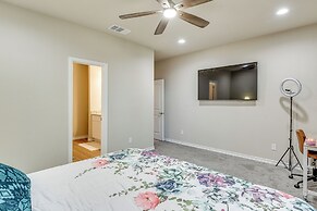 Grand Prairie Gem w/ Yard ~ 5 Mi to At&t Stadium!