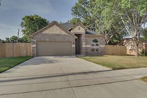 Grand Prairie Gem w/ Yard ~ 5 Mi to At&t Stadium!
