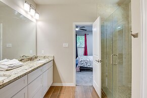 Grand Prairie Gem w/ Yard ~ 5 Mi to At&t Stadium!