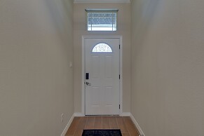 Grand Prairie Gem w/ Yard ~ 5 Mi to At&t Stadium!