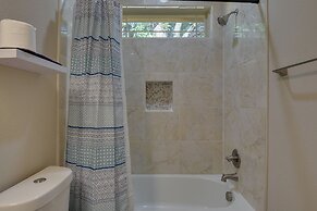 Grand Prairie Gem w/ Yard ~ 5 Mi to At&t Stadium!