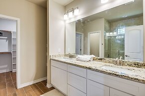 Grand Prairie Gem w/ Yard ~ 5 Mi to At&t Stadium!