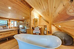 Secluded Greenville Cabin: Walk to Moosehead Lake!