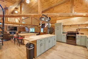 Secluded Greenville Cabin: Walk to Moosehead Lake!