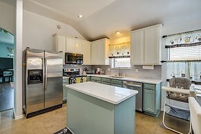 4 Mi to At&t Stadium: Home w/ BBQ in Grand Prairie