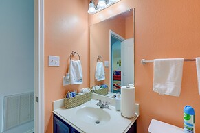 4 Mi to At&t Stadium: Home w/ BBQ in Grand Prairie