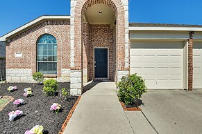 4 Mi to At&t Stadium: Home w/ BBQ in Grand Prairie