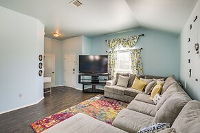 4 Mi to At&t Stadium: Home w/ BBQ in Grand Prairie