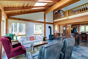 Waterfront Deer Isle Retreat w/ Fire Pit!