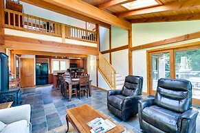 Waterfront Deer Isle Retreat w/ Fire Pit!