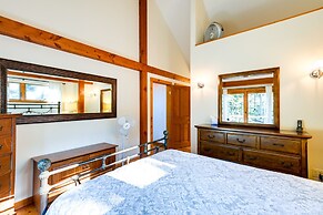 Waterfront Deer Isle Retreat w/ Fire Pit!