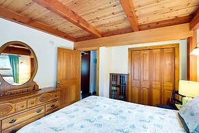 Waterfront Deer Isle Retreat w/ Fire Pit!