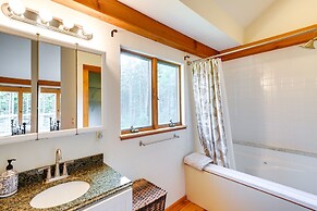 Waterfront Deer Isle Retreat w/ Fire Pit!