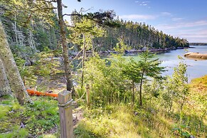 Waterfront Deer Isle Retreat w/ Fire Pit!