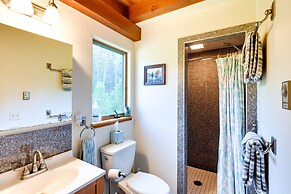 Waterfront Deer Isle Retreat w/ Fire Pit!