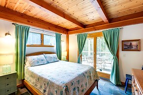 Waterfront Deer Isle Retreat w/ Fire Pit!