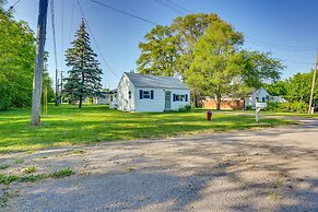 Cozy Home w/ Backyard ~ 3 Mi to Downtown Saginaw!