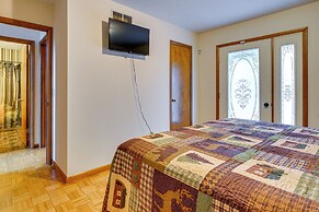 Cabin w/ Deck ~ 3 Mi to Apple Valley Lake!