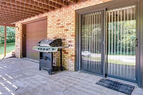 Cabin w/ Deck ~ 3 Mi to Apple Valley Lake!