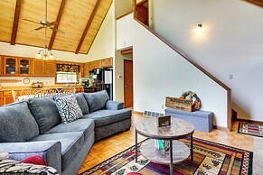 Cabin w/ Deck ~ 3 Mi to Apple Valley Lake!