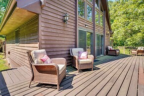 Cabin w/ Deck ~ 3 Mi to Apple Valley Lake!