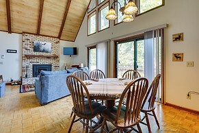 Cabin w/ Deck ~ 3 Mi to Apple Valley Lake!