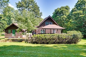 Cabin w/ Deck ~ 3 Mi to Apple Valley Lake!