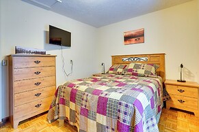 Cabin w/ Deck ~ 3 Mi to Apple Valley Lake!