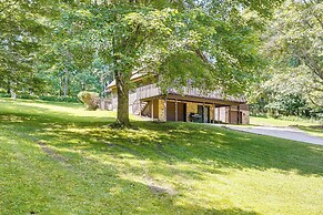 Cabin w/ Deck ~ 3 Mi to Apple Valley Lake!