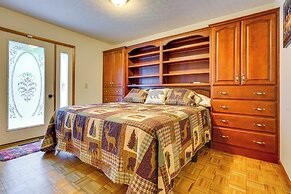 Cabin w/ Deck ~ 3 Mi to Apple Valley Lake!