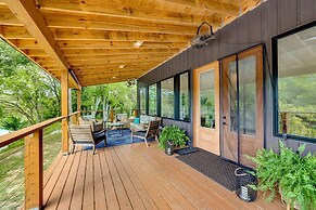 Modern, Riverfront Family House w/ Balcony & Grill