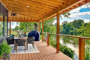 Modern, Riverfront Family House w/ Balcony & Grill