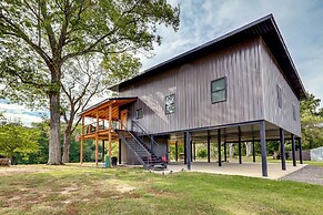 Modern, Riverfront Family House w/ Balcony & Grill
