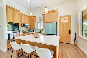 Modern, Riverfront Family House w/ Balcony & Grill