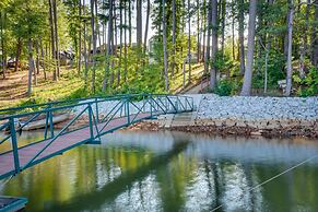 Waterfront Lake Hartwell Vacation Rental w/ Dock!